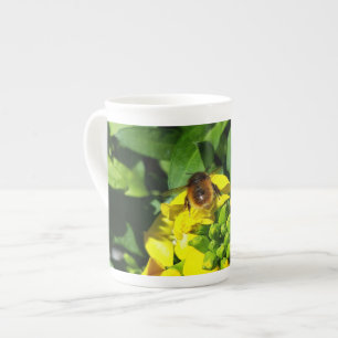Tasse En Porcelaine Abeille sur Fleurs Jaunes