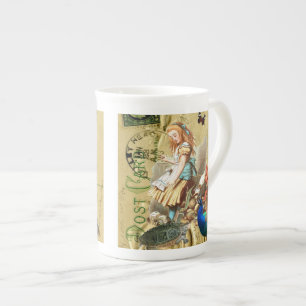 Tasse En Porcelaine Alice vintage en collage du pays des merveilles