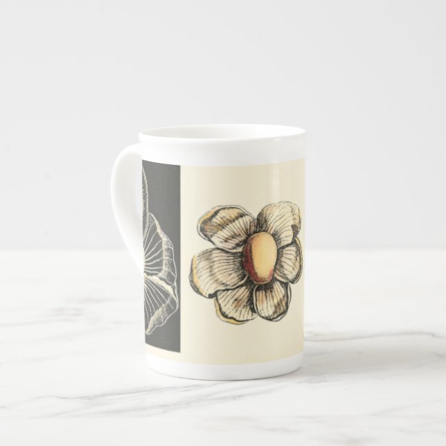 Tasse En Porcelaine Animaux agressés peints sur Arrière - plan de crèm (Devant gauche)