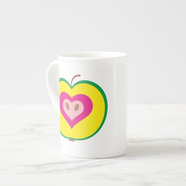 Tasse En Porcelaine Apple avec le coeur d'amour attaquent (Devant gauche)