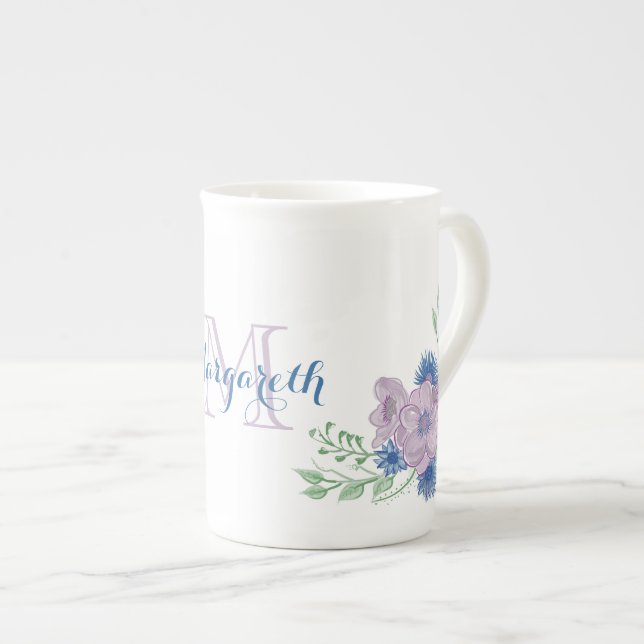 Tasse En Porcelaine Aquarelle Florale Bleu pourpre Monogramme (Devant droit)