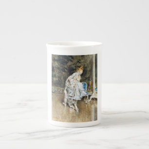 Tasse En Porcelaine Beauté à la mode s'admirant dans le miroir