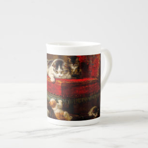 Tasse En Porcelaine Chat et chatons jouant avec une chaise