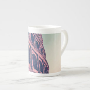Tasse En Porcelaine Colisée à Rome. Romain monumental à 3 étages