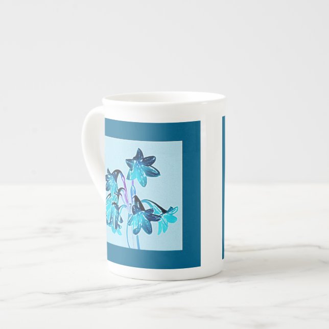 Tasse En Porcelaine Croquis de Daylilies - Cobalt et Sky Blue (Devant gauche)