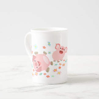 Tasse En Porcelaine Deux mignons cochons de caricature dans la boue de