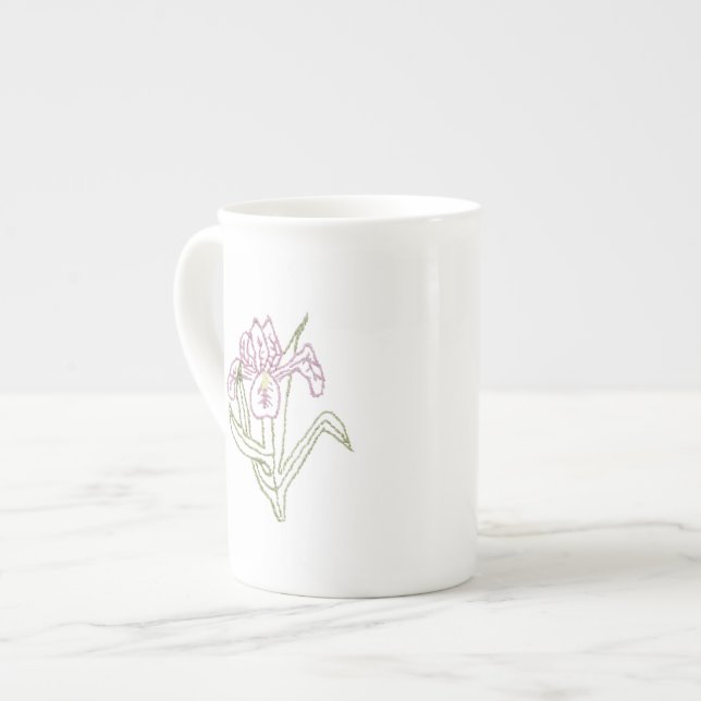 Tasse en porcelaine d'os Iris brodée (Devant gauche)