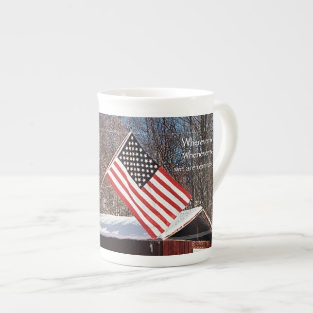 Tasse En Porcelaine Drapeau De Grange Rappels Patriotiques Tout Autour (Devant droit)