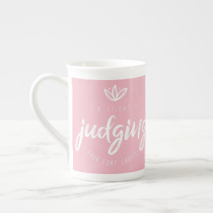 Tasse En Porcelaine féminin je juge silencieusement votre police bien