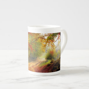 Tasse En Porcelaine Feuille et arbres d'automne couvrant le chemin de