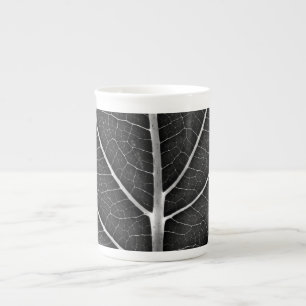 Tasse En Porcelaine Feuille lumineuse noir et blanc en gros plan