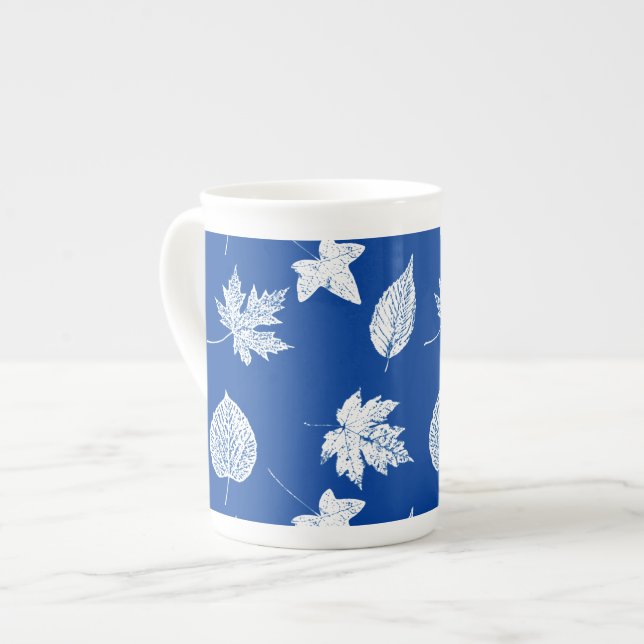 Tasse En Porcelaine Feuilles d'automne - blanc et bleu cobalt (Devant gauche)