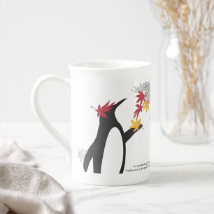 Tasse En Porcelaine Feuilles de érable d'automne et manchot drôle
