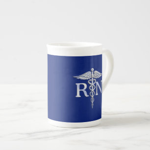 Tasse En Porcelaine Infirmière inscrite RN Silver Caduceus sur le bleu