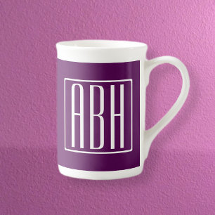 Tasse En Porcelaine Initiales Monogramme Blanc Sur Violet Foncé