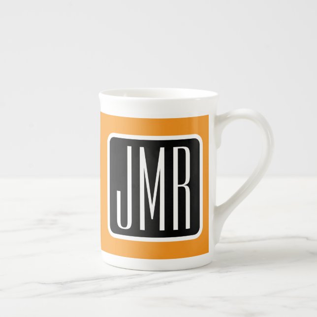 Tasse En Porcelaine Initiales monogrammes modernes | Blanc noir et ora (Droite)