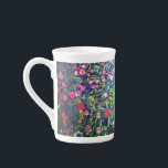 Tasse En Porcelaine Jardin italien Gustav Klimt<br><div class="desc">Bone China Mug avec la peinture à l’huile de Gustav Klimt Italian Garden Landscape (1913). Un beau jardin de fleurs colorées : rouge,  blanc,  rose,  violet. Un grand cadeau pour les amateurs d'art Art Nouveau et autrichien.</div>