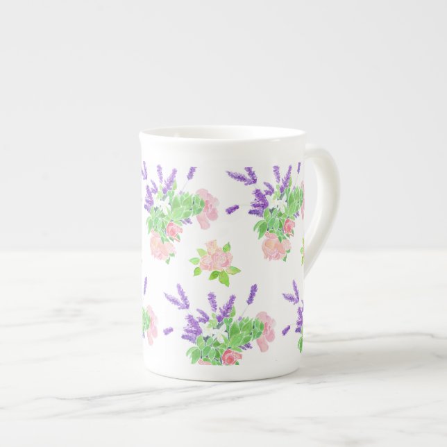 Tasse En Porcelaine Lavande, Roses et Philadelphus Motif sur Blanc (Devant droit)
