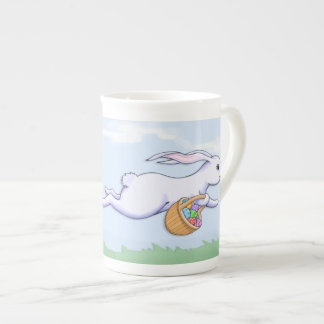 Tasse En Porcelaine Le lapin de Pâques coule la Chine dans la boue