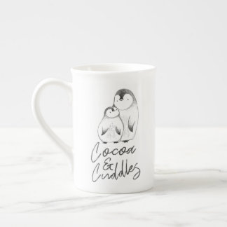 Tasse En Porcelaine Le pingouin tiré par la main gris et blanc caresse