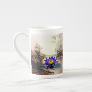 Tasse En Porcelaine Lotus bleu émergeant des eaux boueuses (Vietnamien