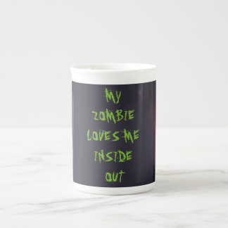 Tasse En Porcelaine Mon zombi m'aime attaquent à l'envers