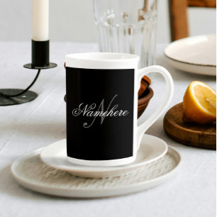 Tasse En Porcelaine Monogramme de nom noir et blanc personnalisé uniqu