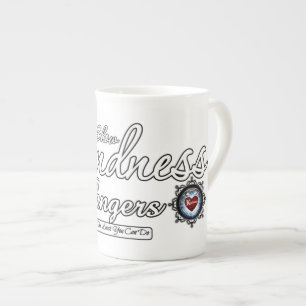 Tasse En Porcelaine Montrez De La Gentillesse Aux Étrangers