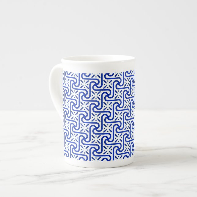 Tasse En Porcelaine Motif en tuiles égyptiennes, blanc et bleu cobalt (Devant gauche)