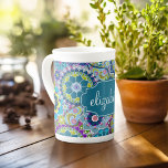 Tasse En Porcelaine Motif floral funky avec nom personnalisé<br><div class="desc">Design moderne et élégant pour toute femme ou professionnel. Un design mignon et tendance pour les femmes. Si vous avez besoin de déplacer les choses,  cliquez sur la personnaliser de ce bouton pour apporter des changements.</div>