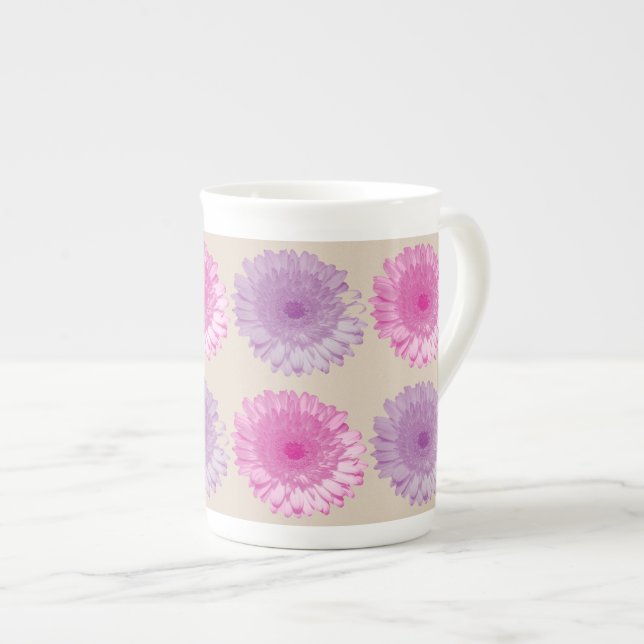 Tasse En Porcelaine Motif floral rose et pourpre (Devant droit)