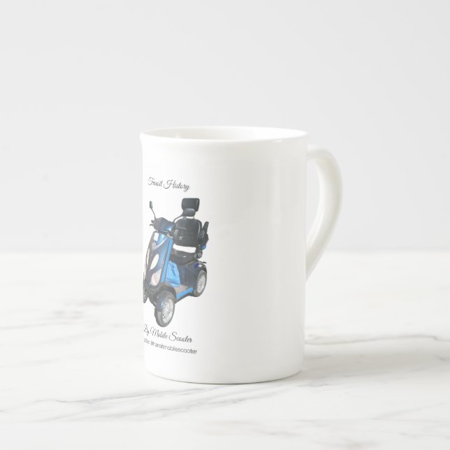 Tasse en porcelaine osseuse (Devant droit)