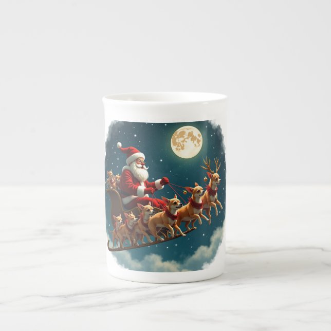 Tasse En Porcelaine Père Noël Et Son Drapeau Pulvérisé Par Chihuahua C (Devant)