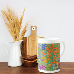 Tasse En Porcelaine Petunias Asters Garden Gustav Klimt<br><div class="desc">Une tasse de porcelaine d'os avec le tableau de l'artiste autrichien Gustav Klimt (1862-1918),  Jardin des fleurs (vers 1906) ou Bauerngarten. Un jardin paysager coloré de pétunias,  de maîtres et d'autres fleurs de la période Art Nouveau.</div>