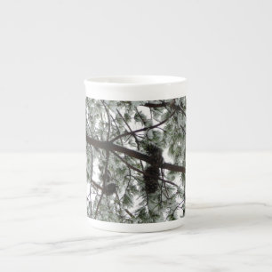 Tasse En Porcelaine Photo hivernale sous le pin couvert de neige