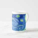 Tasse En Porcelaine PixDezines van gogh étoile nuit/st. remy<br><div class="desc">Le célèbre tableau de Van Gogh, "La nuit étoilée". Peint lors de son séjour à l'asile de Saint Rémy dans les années 1880, van Gogh dépeignait les collines ondulantes et les cyprès qu'il voyait depuis sa fenêtre. numériquement amélioré par PixDezines. Copyright © 2008-2016 PixDezines.com™ et PixDezines™ sur zazzle.com. Tous droits...</div>