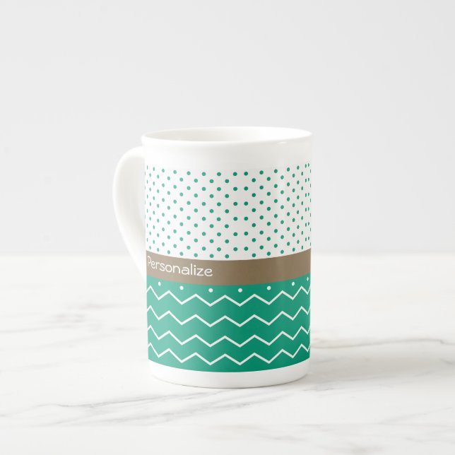 Tasse En Porcelaine Pois élégant de Chevron de vert vert et de blanc (Devant gauche)