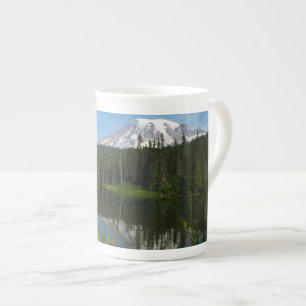 Tasse En Porcelaine Reflet du lac du mont Rainier avec des fleurs sauv