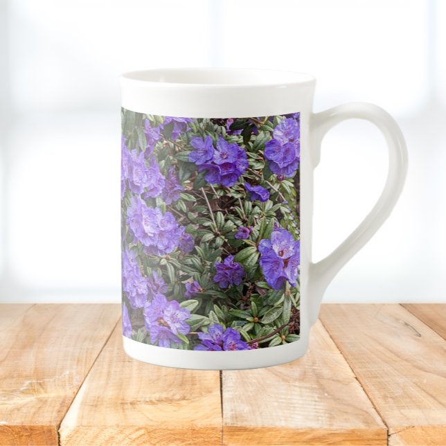 Tasse En Porcelaine Rhododendron pourpre fleurit (In Situ)