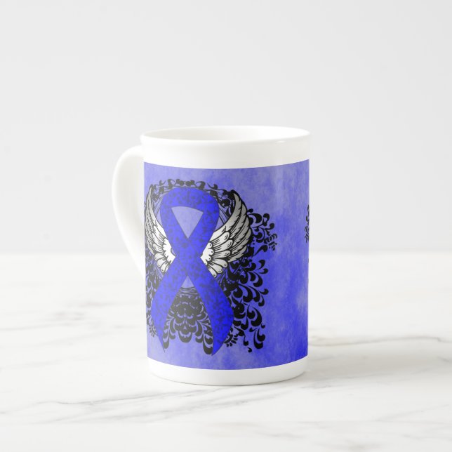 Tasse En Porcelaine Ruban de sensibilisation bleu avec ailes (Devant gauche)
