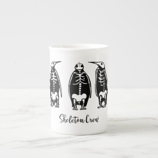 Tasse En Porcelaine Trio de pingouin d'équipage squelettique