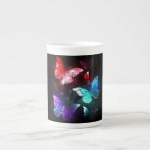 Tasse En Porcelaine Trois papillons lumineux sur fond de nuit