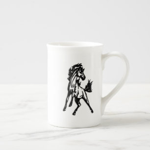 Tasse En Porcelaine Un cheval sautant franchement dans la nature