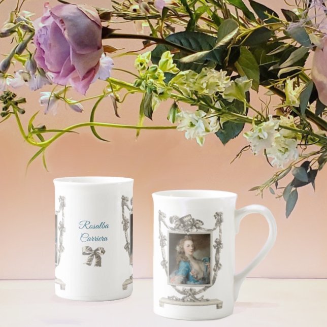 Tasse En Porcelaine Une jeune dame avec un perroquet par Rosalba Carri (Créateur téléchargé)
