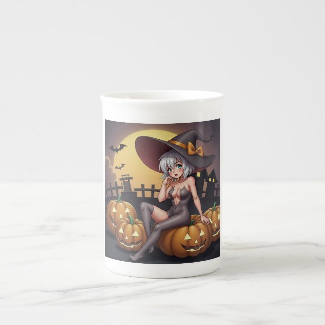 Tasse En Porcelaine Une sorcière d'Halloween aux yeux verts sur Jack-O (Devant)