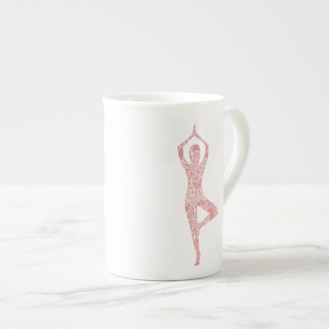 Tasse En Porcelaine Yoga de pose d'arbre (Devant droit)