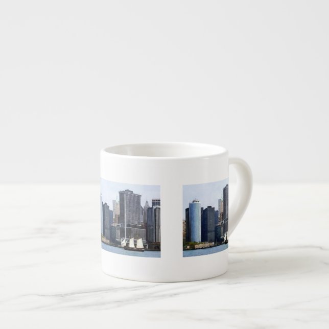 Tasse Expresso Bateaux - Goélette contre la skyline de Manhattan (Devant droit)