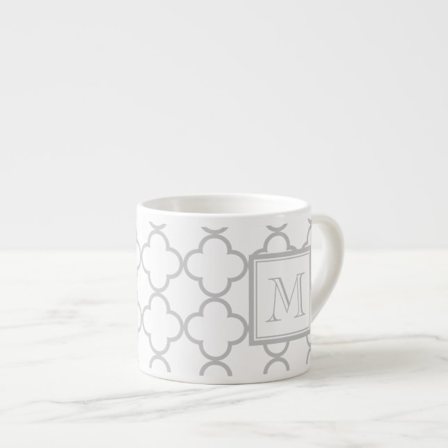 Tasse Expresso Blanc gris Quatrefoil | votre monogramme (Devant droit)