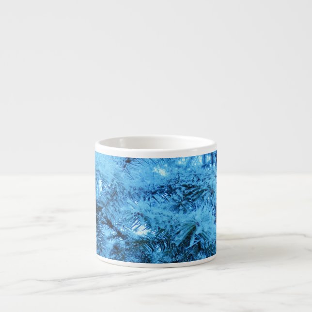 Tasse Expresso Branches d'épinette recouvertes de neige et de gel (Devant)