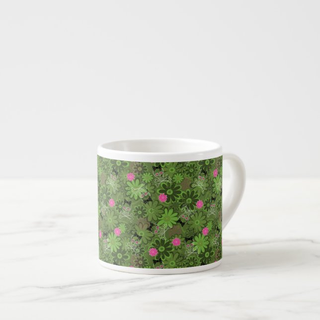 Tasse Expresso Crânes punks Girly sur l'arrière - plan de Camo de (Devant droit)